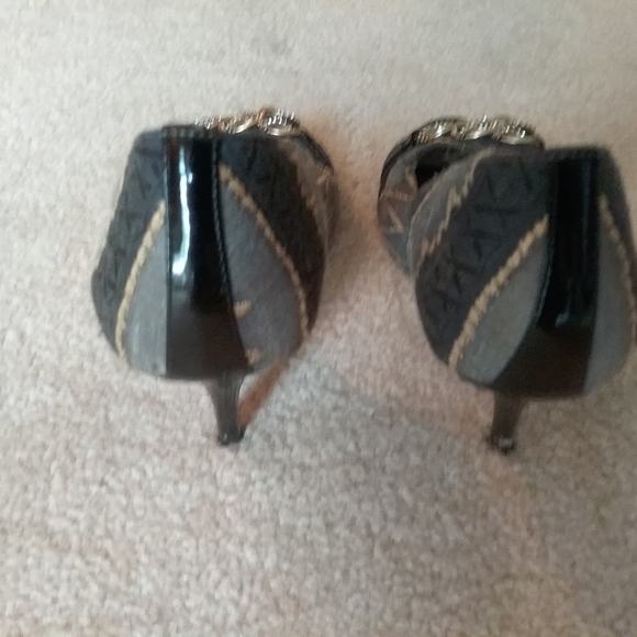 Shoes - Picture 2 of 5